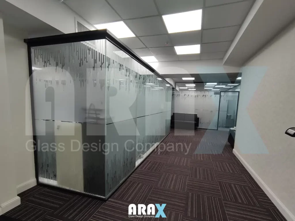 پارتیشن شیشه ای اداری با شیشه سکوریت و فریم آلومینیومی